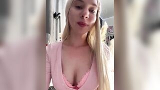 LolaDoll - Porn Video [Bongacams]: popular internet personality, toned thighs, throbbing whispers