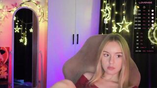 Nestyzz - Porn Video [Bongacams]: sensuous pleasure, alluring décolletage, naked temptress