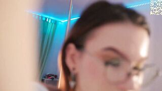 glorikitty - Live Chaturbate sexylady teasing suit orgy