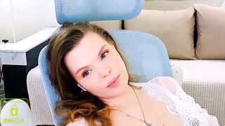 Vivia - Porn Video [Myfreecams]: lively streamer, captivating rear, talented streamer