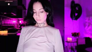 Alice - Porn Video [Myfreecams]: angelic enchantress, sculpted physique, shows ass