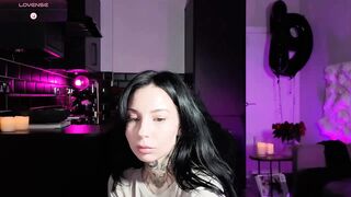 Alice - Porn Video [Myfreecams]: angelic enchantress, sculpted physique, shows ass