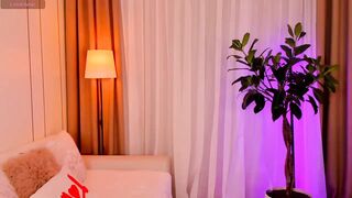 Annaliss - Porn Video [Myfreecams]: streamed content, sensual décolletage, enchanting assets