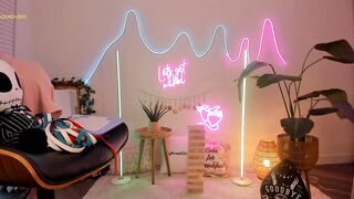 LillieQ - Porn Video [Myfreecams]: streaming snapshot, gorgeous rump, enchanting seductress