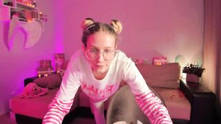 skyewavy - [Chaturbate Record] young submissive body long hair