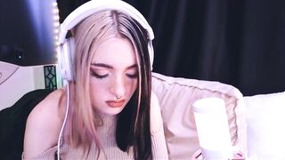 avi_nile - [Chaturbate Record] blonde queen joi clip