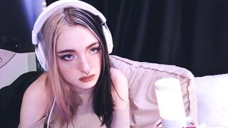 avi_nile - [Chaturbate Record] blonde queen joi clip