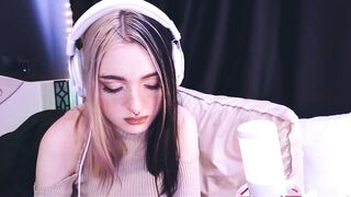 avi_nile - [Chaturbate Record] blonde queen joi clip