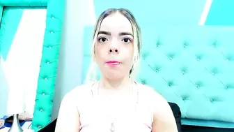 Videos Tagged with valerialoret