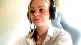 sassy_petal - Chat Latest Stream aussie Live video balloons